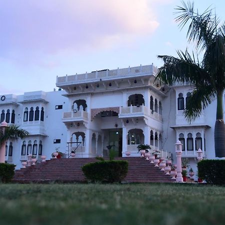 Tej Mahal Palace Bandikui Exteriör bild